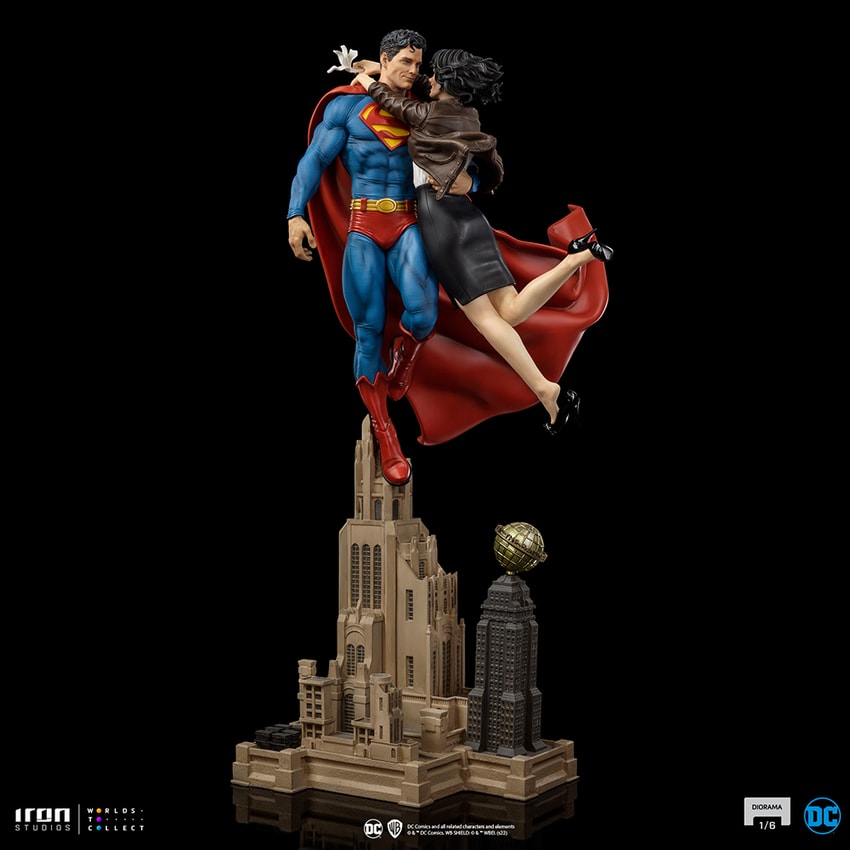 DC Comics Superman and Lois Lane Sixth Scale Diorama - Prototype Shown View 2