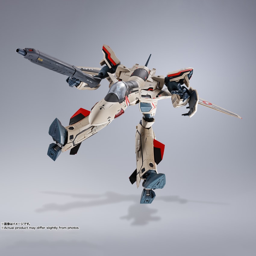 YF-19 Excalibur (Isamu Alva Dyson Use) Collectible Figure by