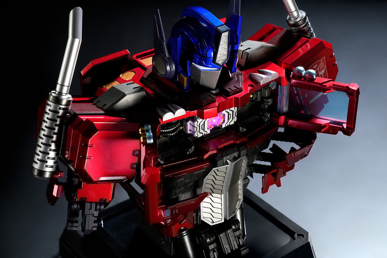 Optimus Prime Mechanic Bust Generation by Unix Square Optimus Prime Mechanic Bust Generation by Unix Square