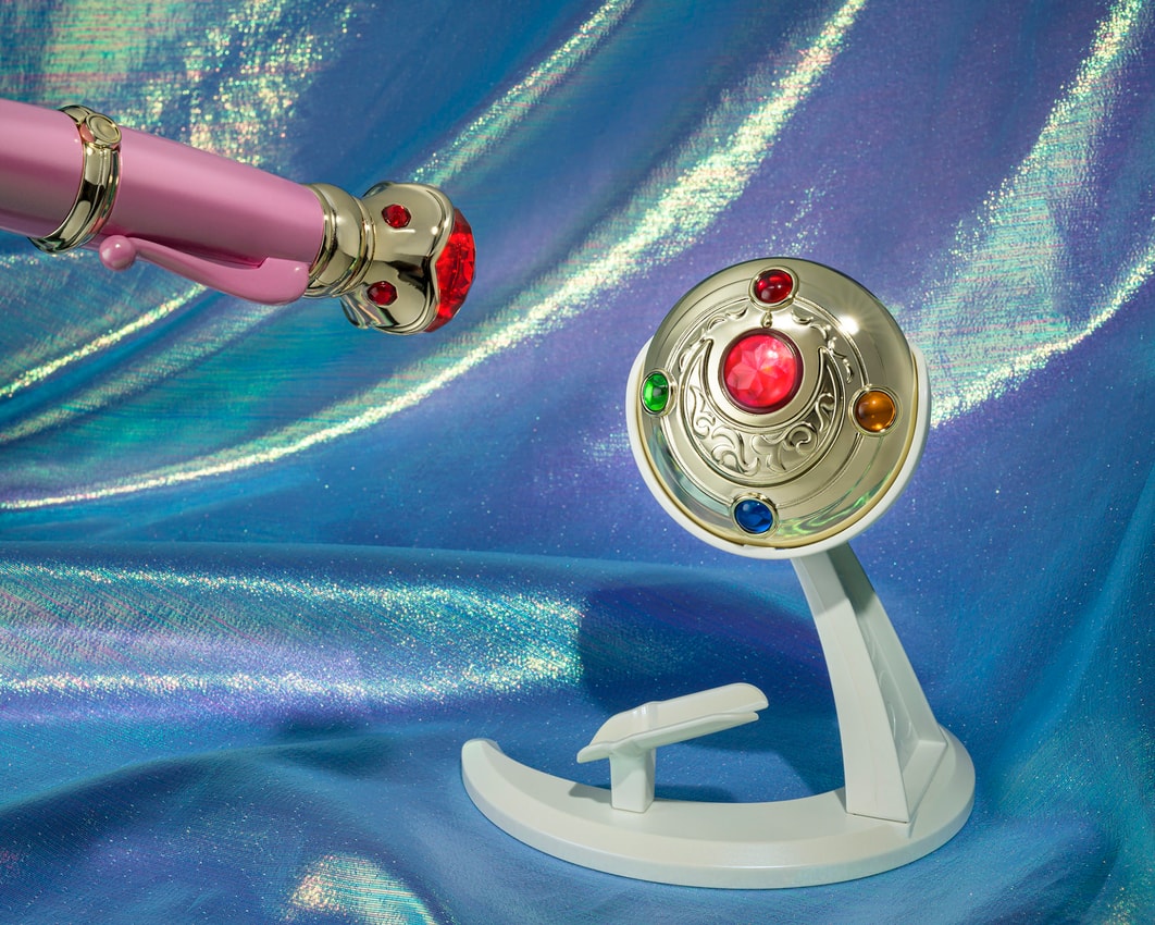 Sailor Moon Transformation Brooch & Disguise Pen Set (Brilliant Color Edition) Replica - Prototype Shown View 2