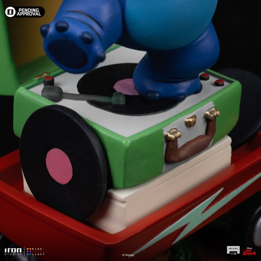 Stitch 1:10 Scale Statue by Iron Studios | Sideshow Collectibles