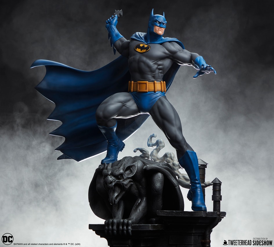 DC Comics Batman™ (Retro Edition) Quarter Scale Maquette - Prototype Shown View 3