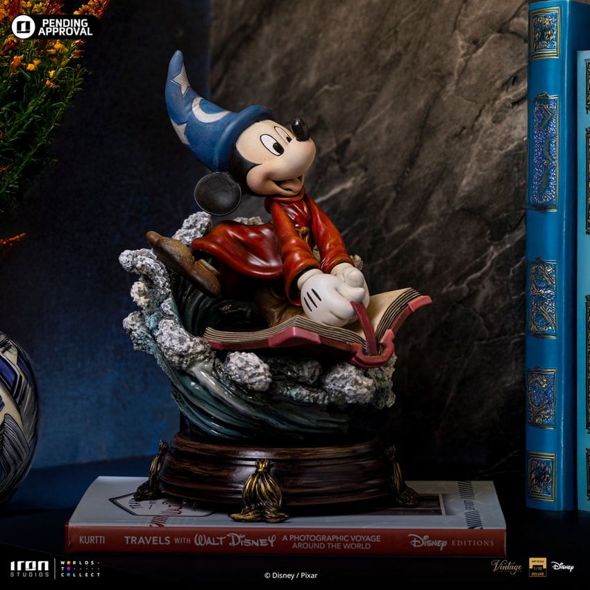 Mickey Mouse 1:10 Art Scale Statue by Iron Studios