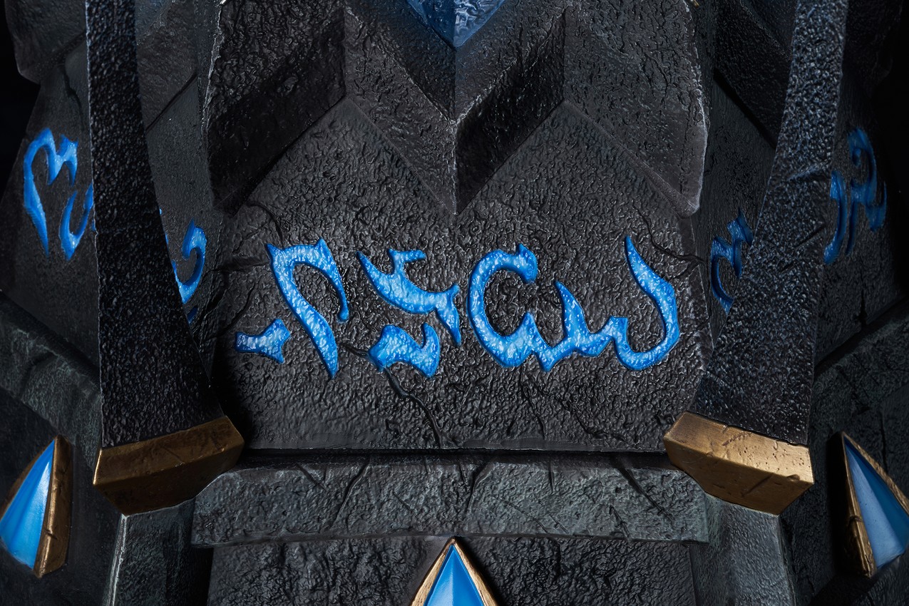 Warcraft Frostmourne Sword Ice Pedestal Replica - Prototype Shown View 4