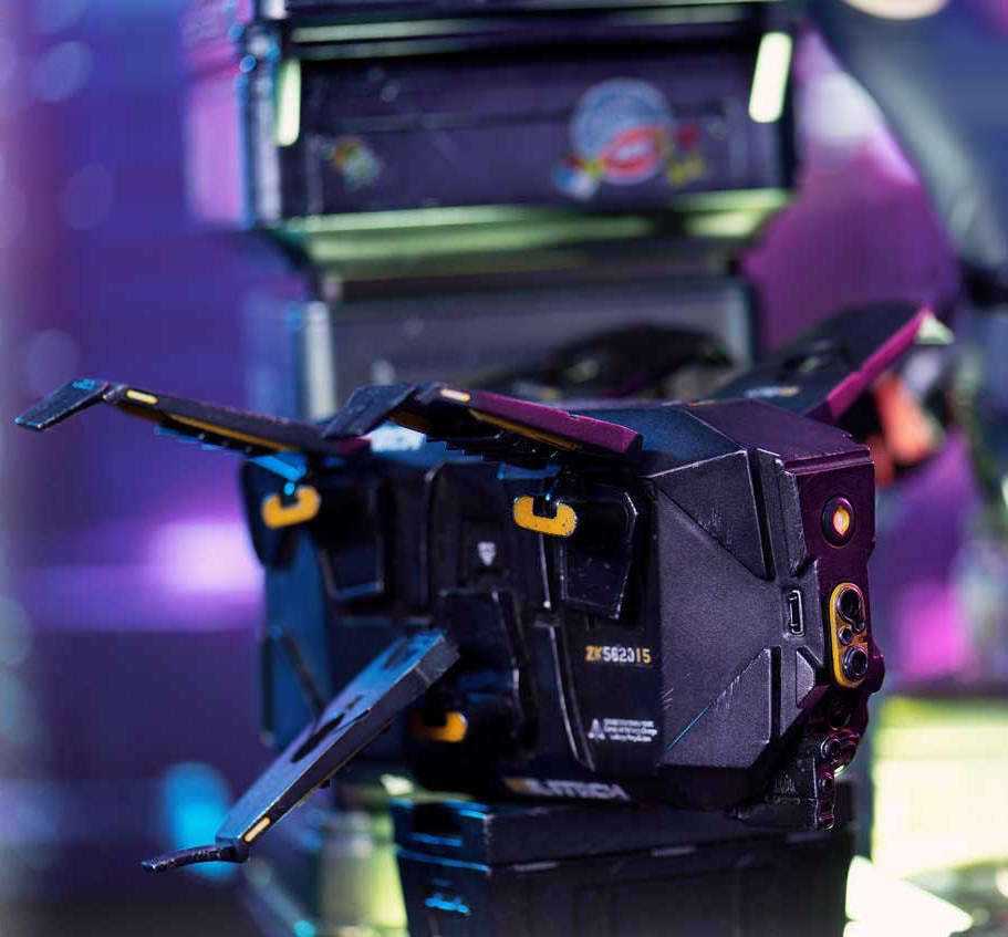 Cyberpunk 2077 Lucy (Deluxe Bonus Version) Quarter Scale Statue - Prototype Shown View 3