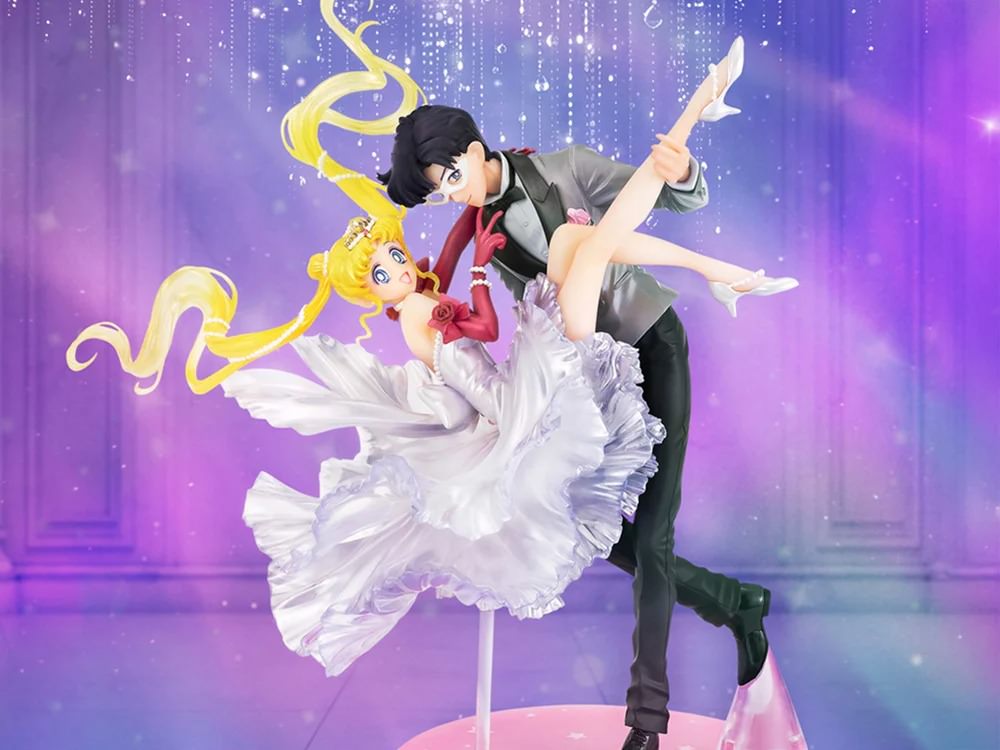 Sailor Moon Usagi & Tuxedo Mask (Moonlight Glow Edition) Collectible Figure - Prototype Shown View 3