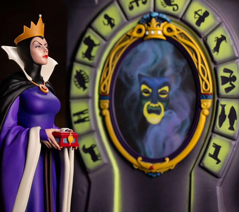 Disney Evil Queen (Deluxe Edition) Statues - Prototype Shown View 4