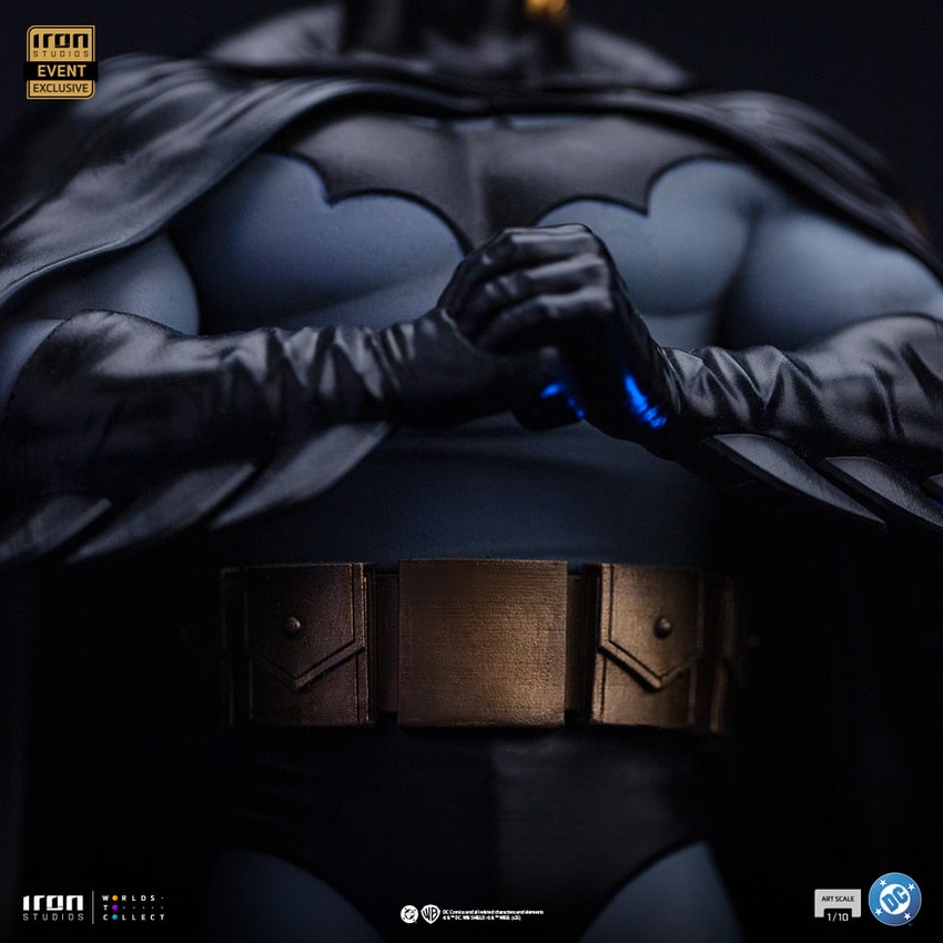 DC Comics Batman (Alex Ross) 1:10 Scale Statue  Exclusive Edition - Prototype Shown View 4
