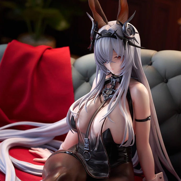 Azur Lane Fritz Rumey (Schwarzes Kaninchen Version) Collectible Figure - Prototype Shown View 3