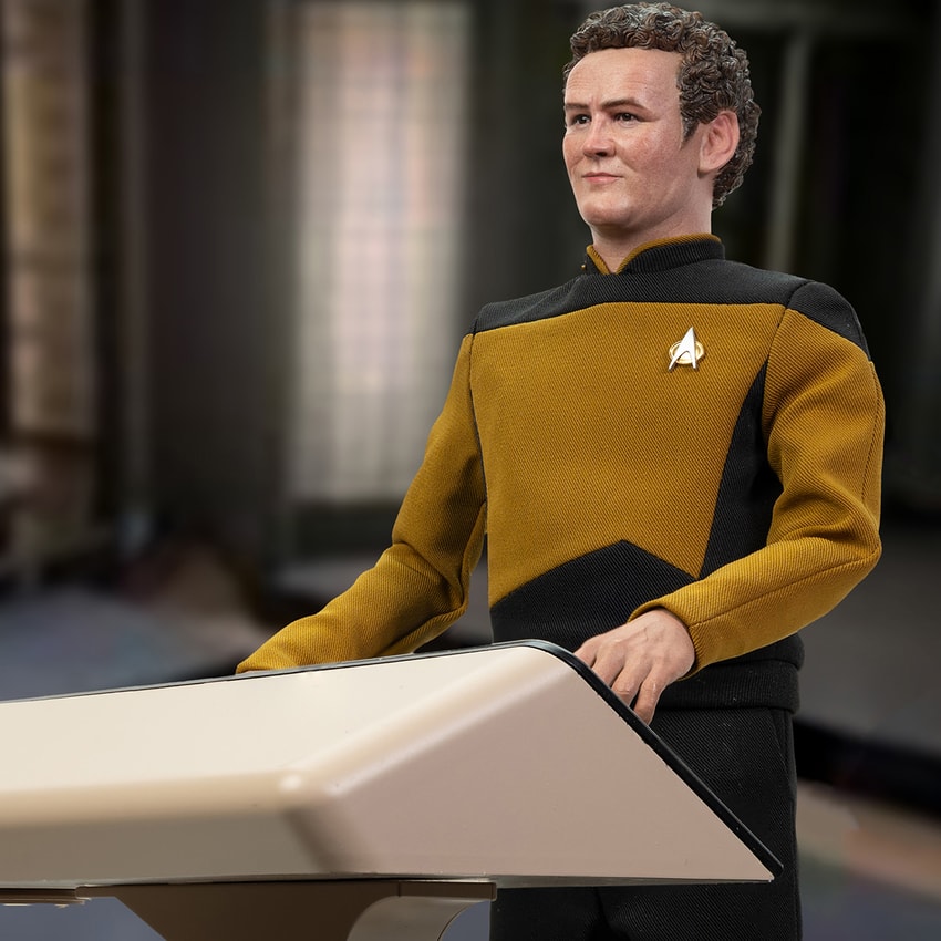 Star Trek Transporter Chief Miles O'Brien with Transporter Console Sixth Scale Figure Set - Prototype Shown View 3