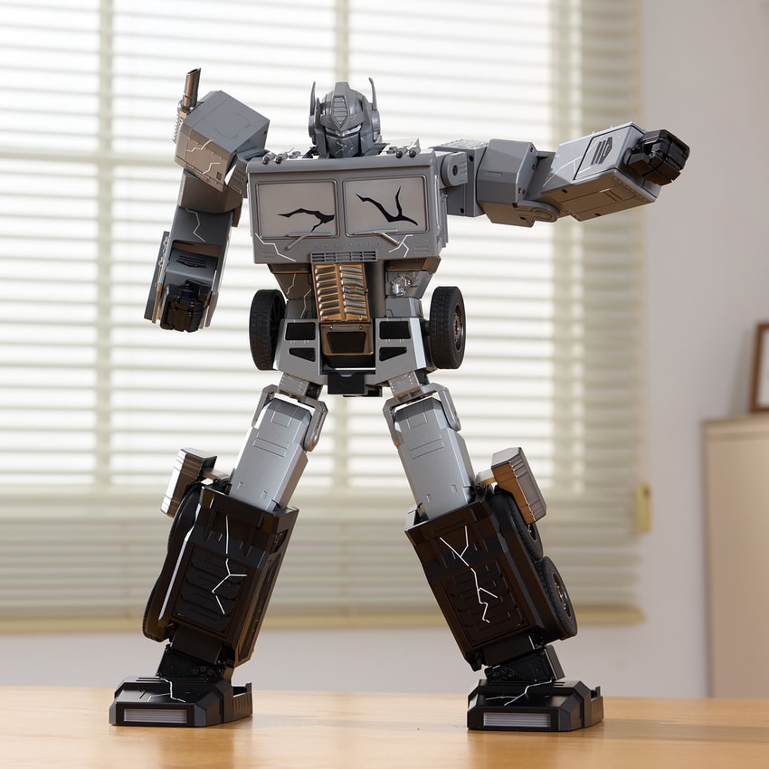 Transformers Fallen Leader Optimus Prime G1 Flagship Robot Electronics - Prototype Shown View 5