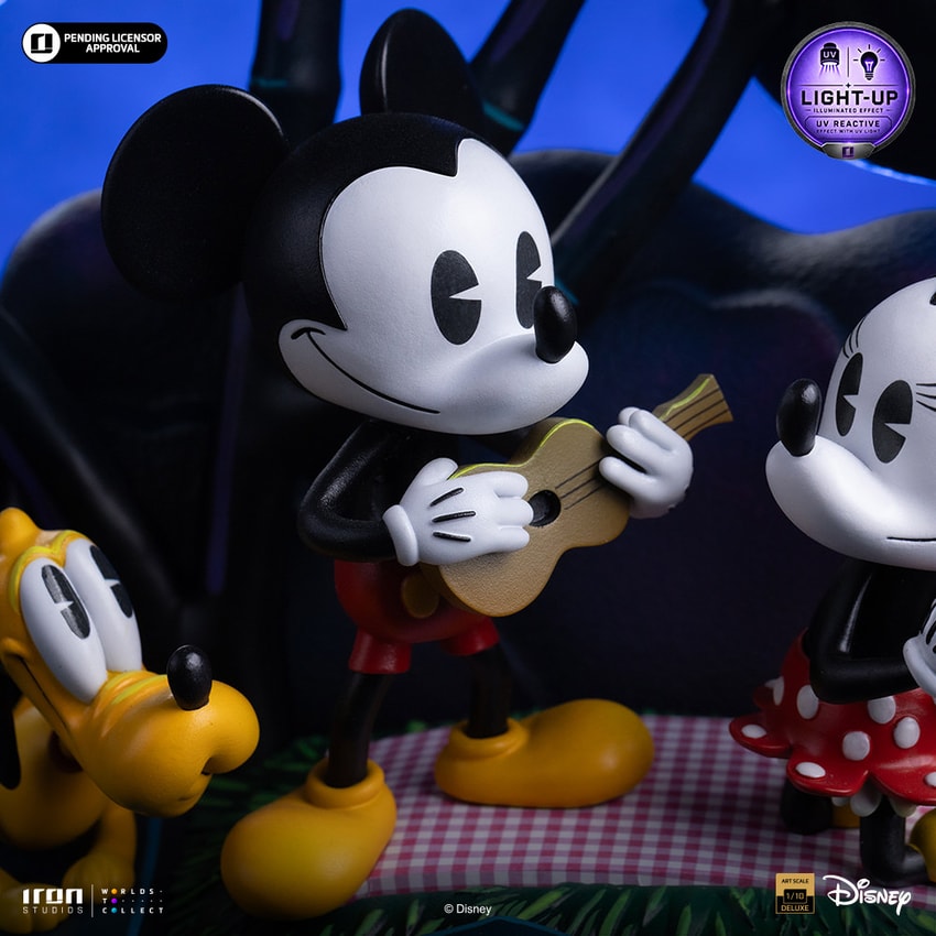 Disney Mickey, Minnie, and Pluto’s Day at the Park Deluxe 1:10 Scale Statue - Prototype Shown View 4