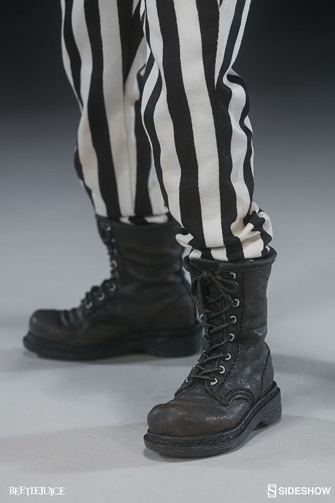 Beetlejuice Beetlejuice Sixth Scale Figure  View 11