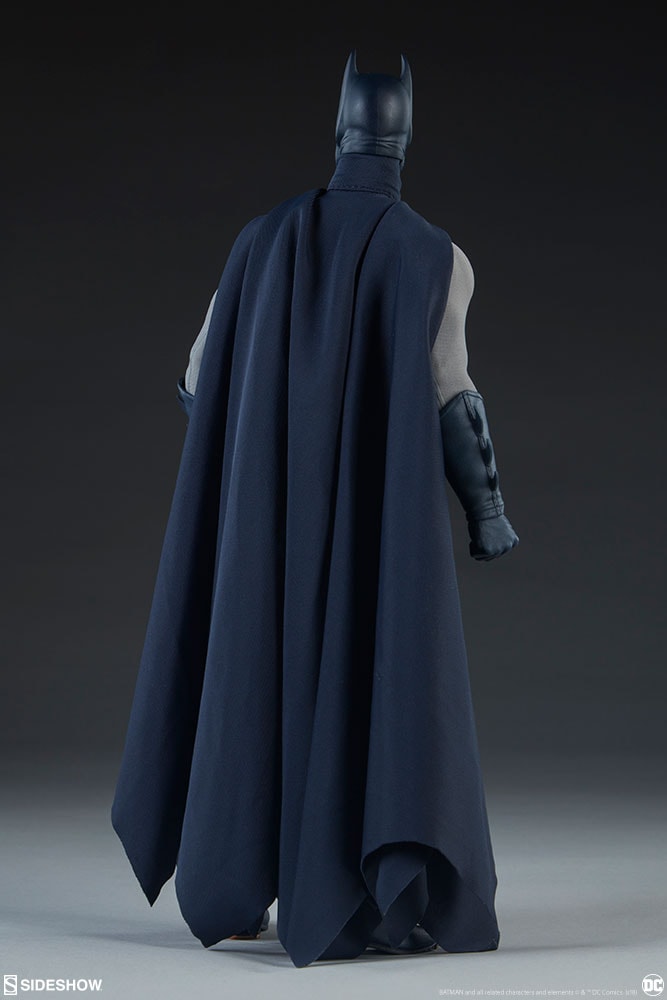 Traditional Batman 1/6 Scale Figure | Sideshow Collectibles