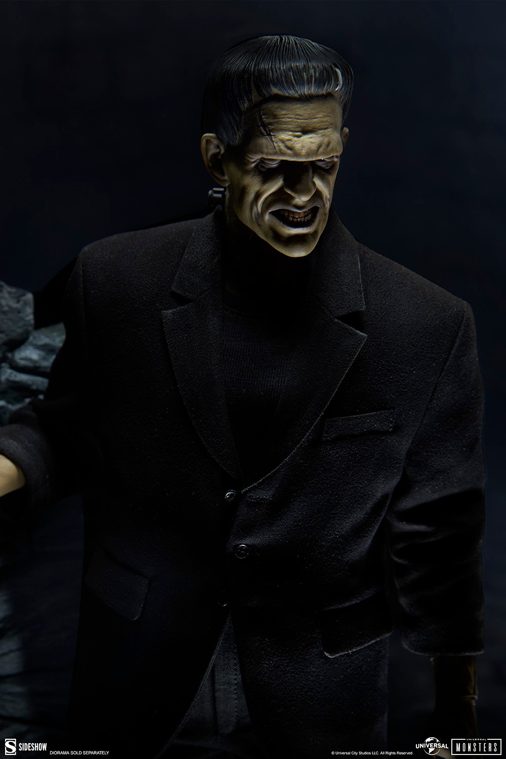 Universal Monsters Frankenstein (Deluxe Edition) Sixth Scale Figure  (Prototype Shown) View 4