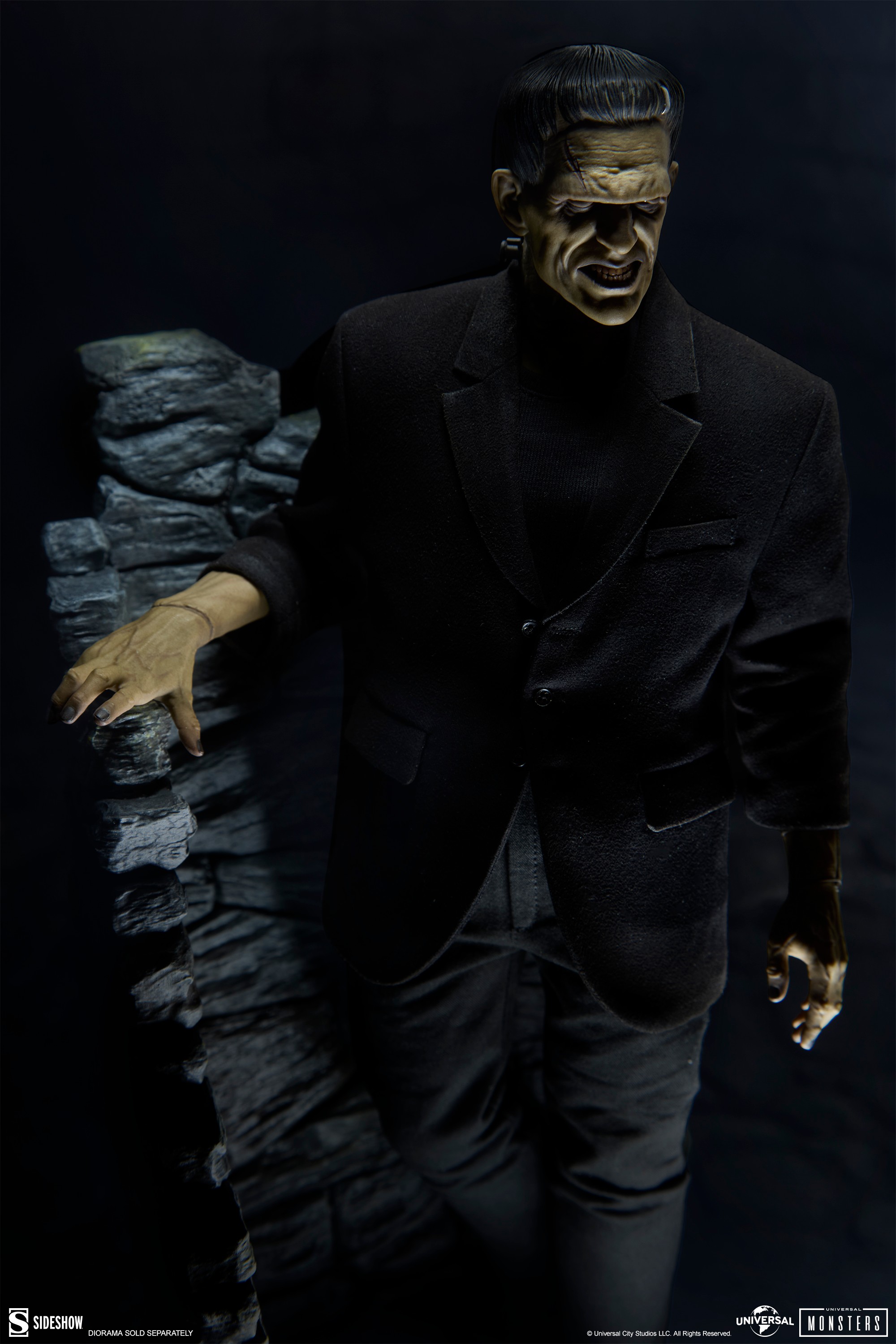 Universal Monsters Frankenstein (Deluxe Plus Edition) Sixth Scale Figure  (Prototype Shown) View 7