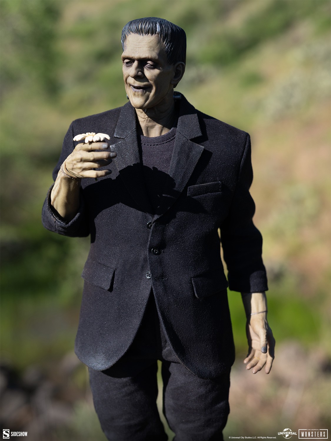 Universal Monsters Frankenstein (Deluxe Plus Edition) Sixth Scale Figure  (Prototype Shown) View 9