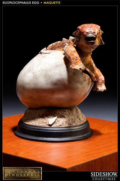 Dinosauria Euoplocephalus in Egg Maquette  View 2