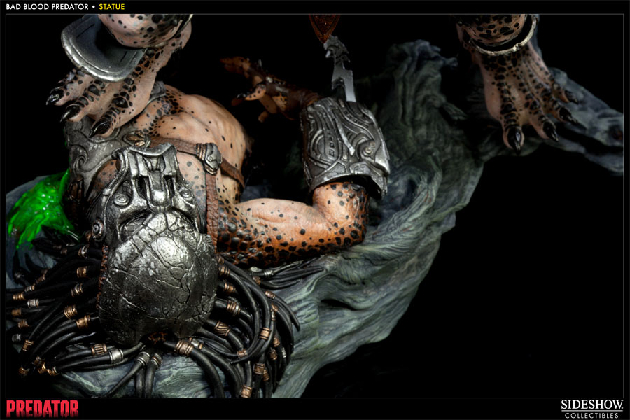Predator Predator Bad Blood Statues  View 7