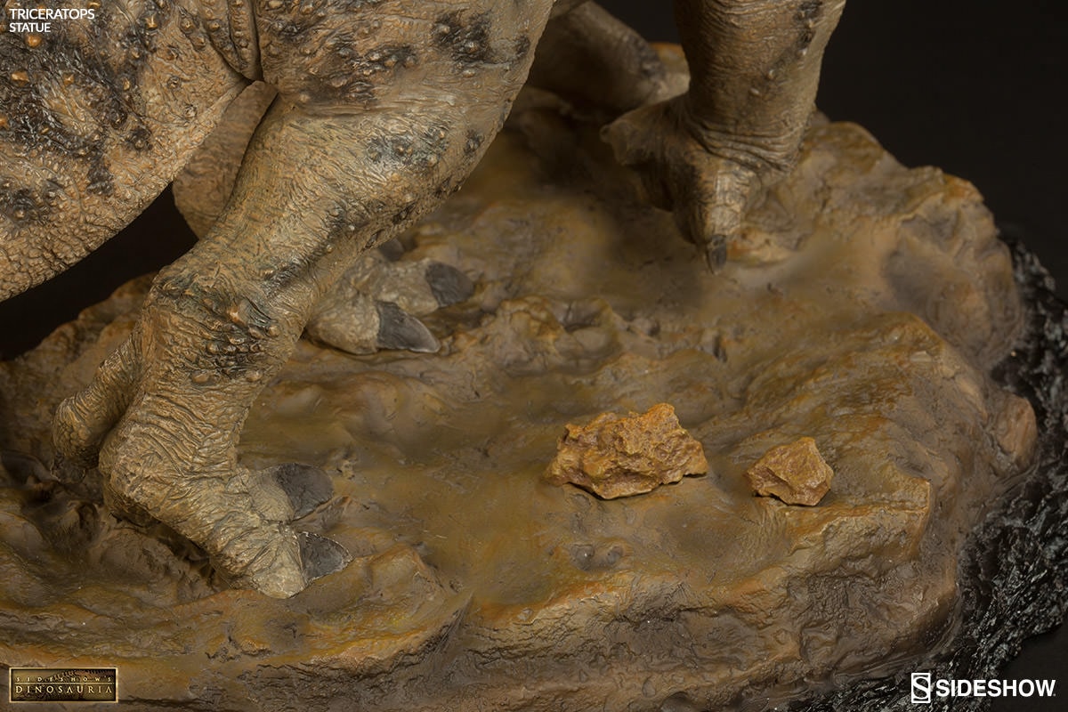 Dinosauria Triceratops Statues  Collector Edition View 13