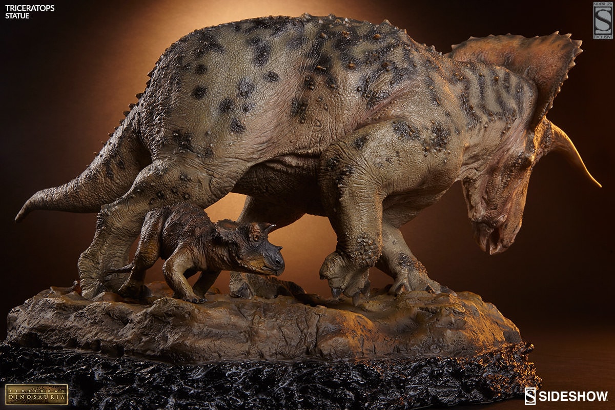 Dinosauria Triceratops Statues  Exclusive Edition View 1