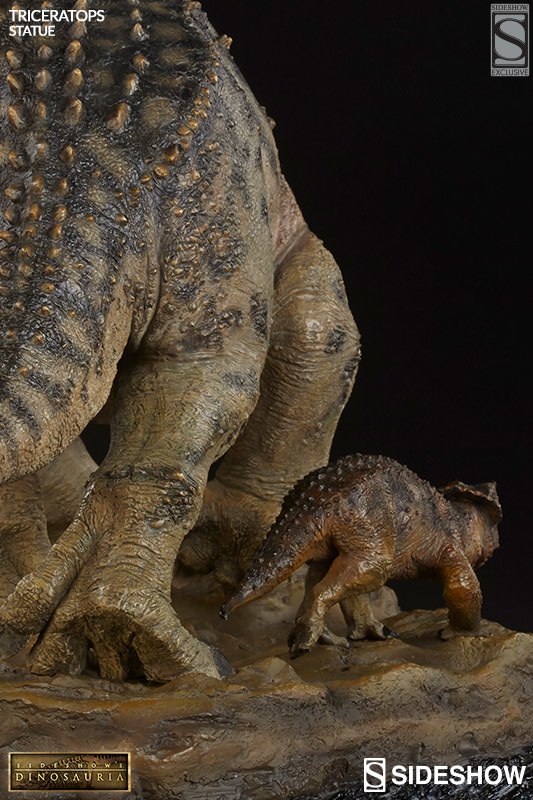 Dinosauria Triceratops Statues  Exclusive Edition View 3