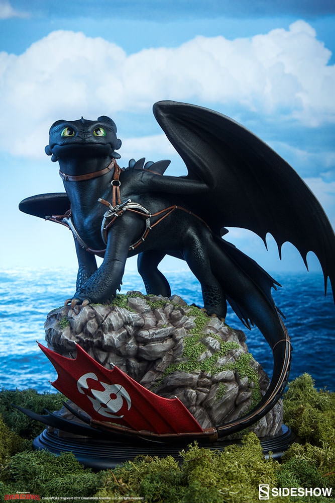 How to Train Your Dragon Toothless Statues  Exclusive Edition View 4