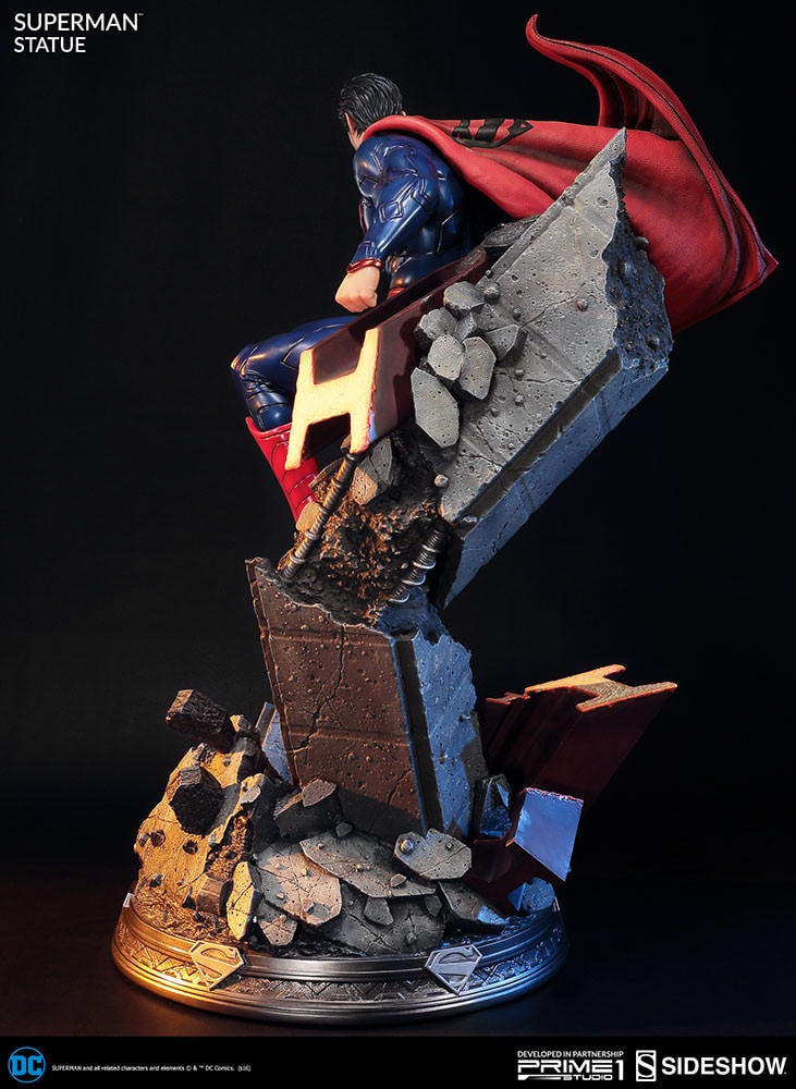 DC Comics Superman Polystone Statue  Collector Edition (Prototype Shown) View 7