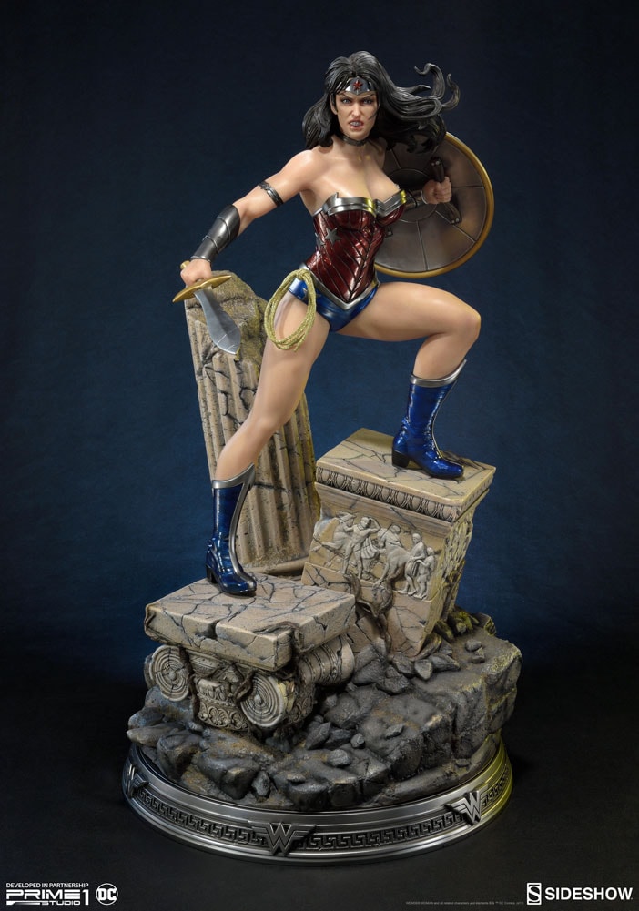 DC Comics Wonder Woman Statue by Sideshow Collectibles DC Comics Wonder Woman Statue by Sideshow Collectibles