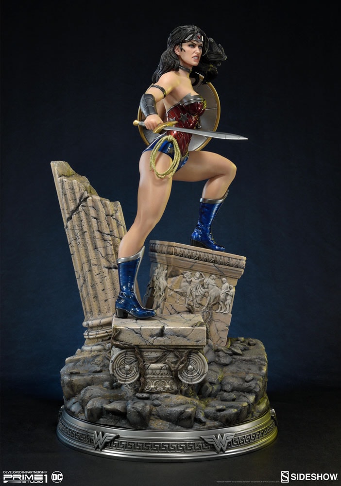 DC Comics Wonder Woman Statue by Sideshow Collectibles DC Comics Wonder Woman Statue by Sideshow Collectibles