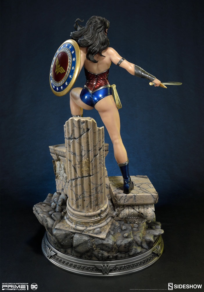 DC Comics Wonder Woman Statues  Collector Edition (Prototype Shown) View 10