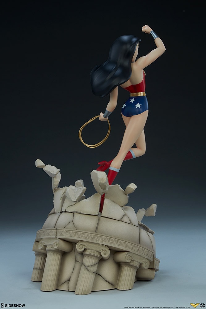 New Photos of the Wonder Woman Statue from Sideshow's Animated Series  Collection