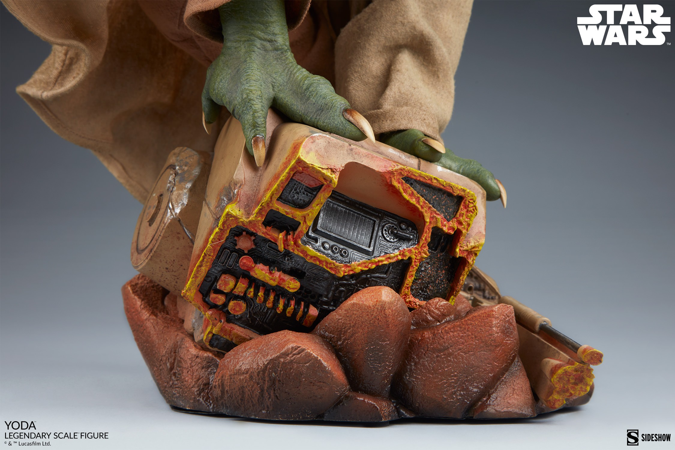 Star Wars Yoda Legendary Scale™ Figure  (Prototype Shown) View 16