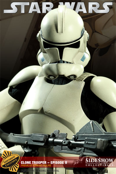 Star Wars Clone Trooper Premium Format™ Figure  View 2