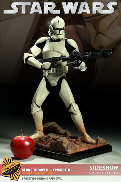 Star Wars Clone Trooper Premium Format™ Figure  View 5