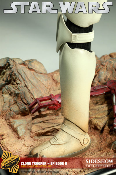 Star Wars Clone Trooper Premium Format™ Figure  View 6
