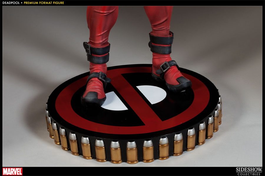 Marvel Deadpool Premium Format Figure by Sideshow Collectibl