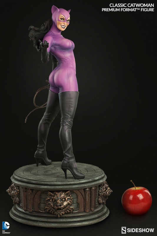 DC Comics Classic Catwoman Premium Format™ Figure  View 6