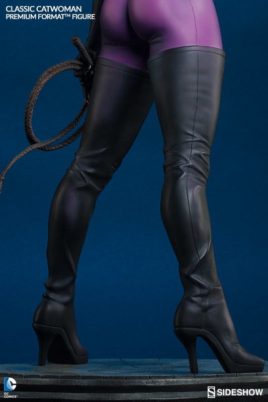 DC Comics Classic Catwoman Premium Format™ Figure  View 9