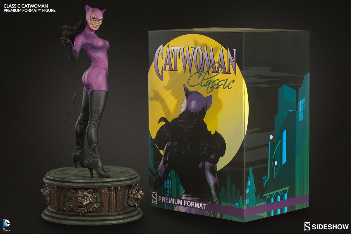 DC Comics Classic Catwoman Premium Format™ Figure  View 11