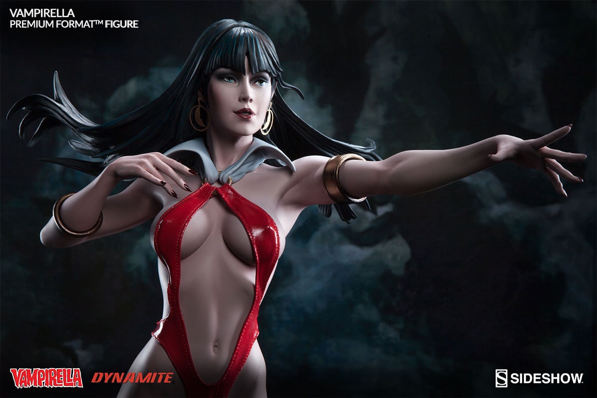 Vampirella Collector Edition View 2
