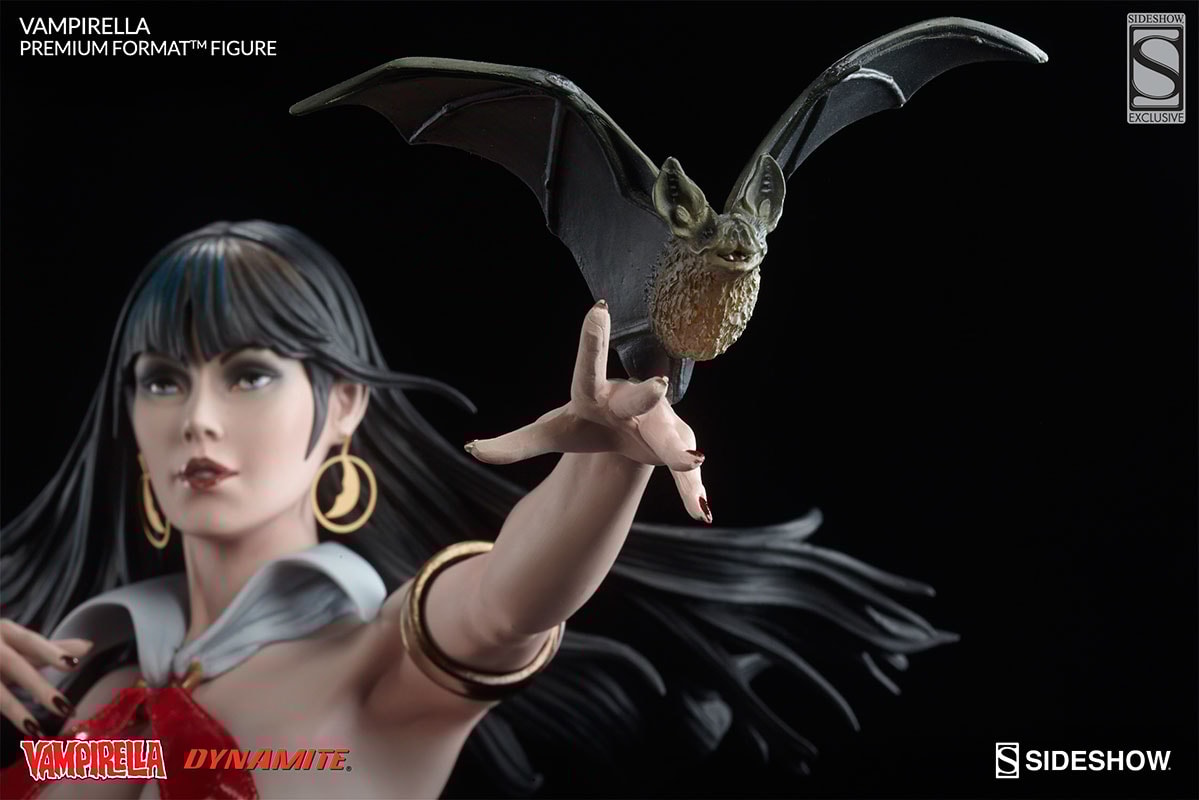 Vampirella Exclusive Edition View 2