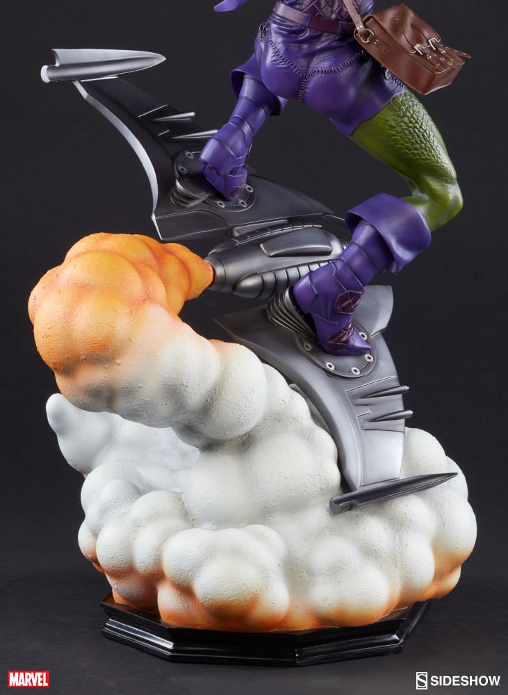 Marvel Green Goblin Premium Format™ Figure  View 15