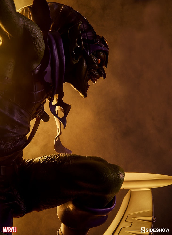 Marvel Green Goblin Premium Format™ Figure  View 21