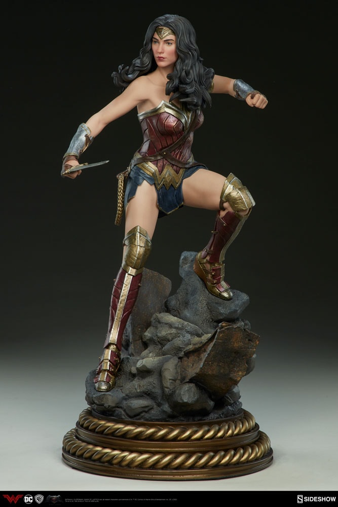 DC Premium Format Wonder Woman 1:4 Statue