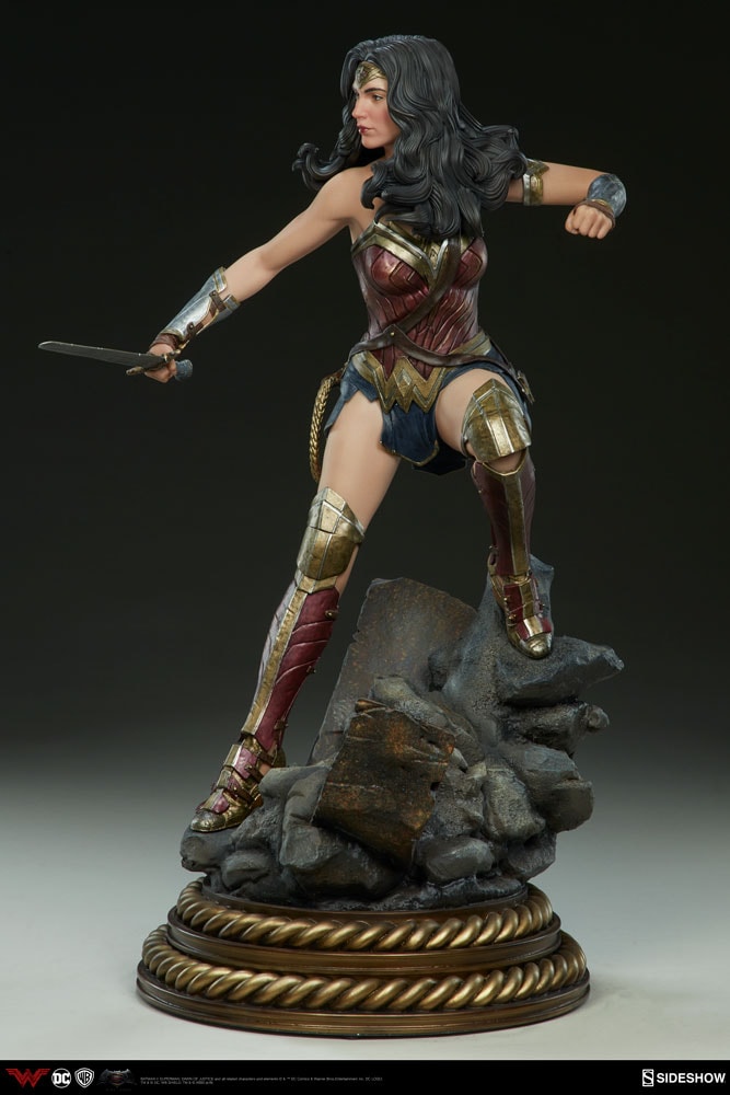 Wonder Woman: Saving the Day Premium Format Figure by Sideshow