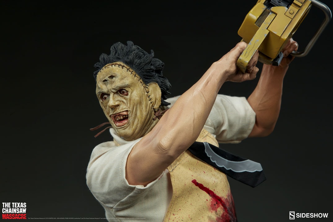 Texas Chainsaw Massacre Leatherface Premium Format™ Figure  Collector Edition View 5