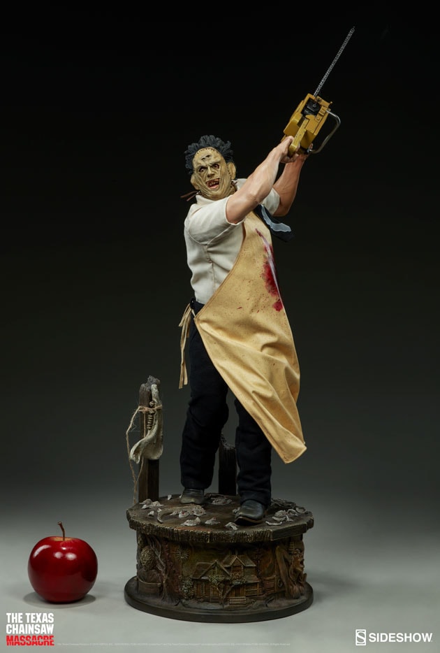 Texas Chainsaw Massacre Leatherface Premium Format™ Figure  Collector Edition View 8