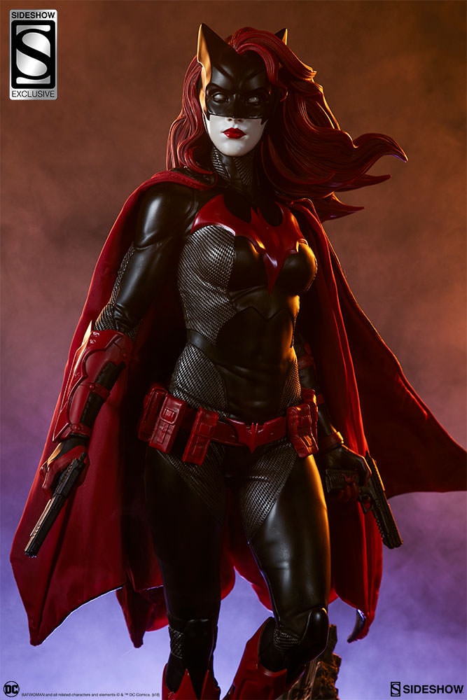 DC Comics Batwoman Premium Format™ Figure  Exclusive Edition View 3