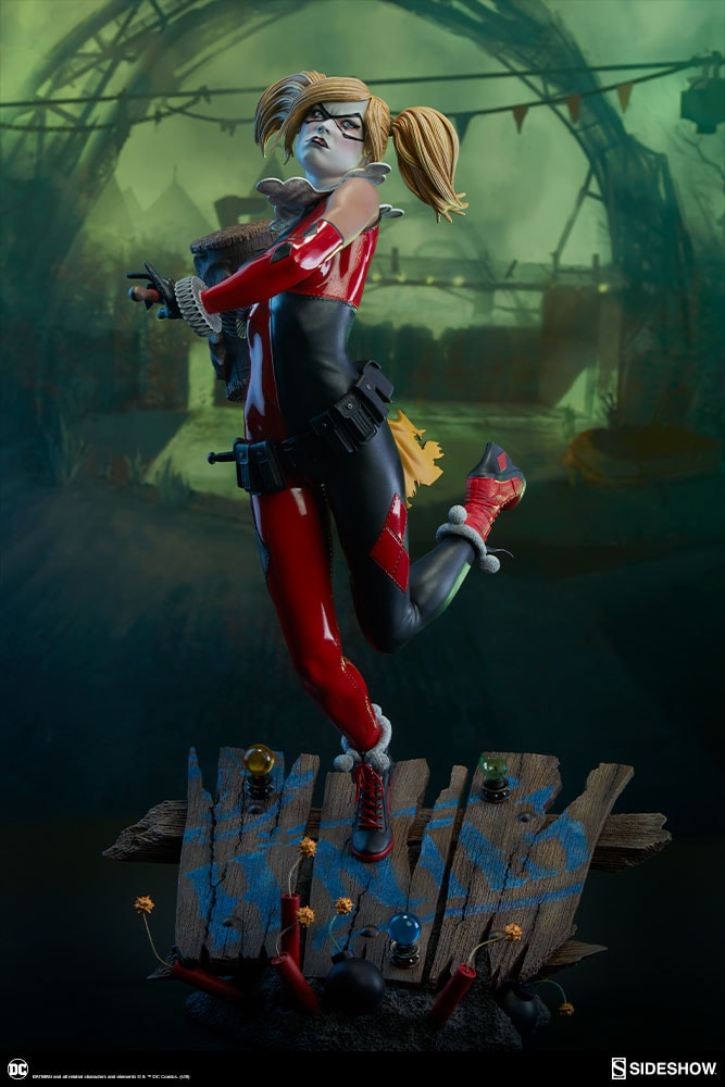 Harley Quinn Premium Format Figure | Sideshow Collectibles